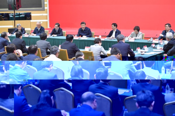 　　5月2日，中共中央總書記、國家主席、中央軍委主席習近平來到北京大學考察。這是習近平同北京大學師生座談并發表重要講話。新華社記者 李濤 攝